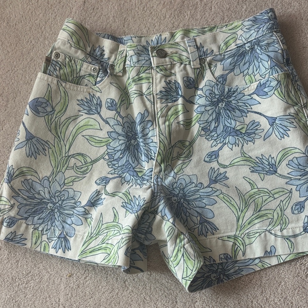 Women's Floral Print High-Rise Shorts - Blue & Green on Cream